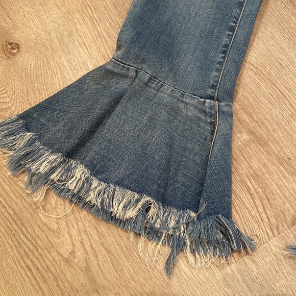 Blank NYC Fancy That Ruffle Raw Hem Distressed Jeans - Picture 2 of 5